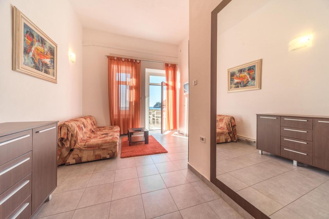 Living area of the Deluxe Apartment at R Club Apartments Old Town Budva