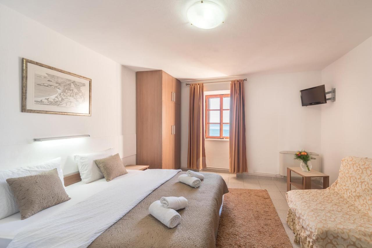 Prepared bedroom with fresh towels at R Club Apartments
